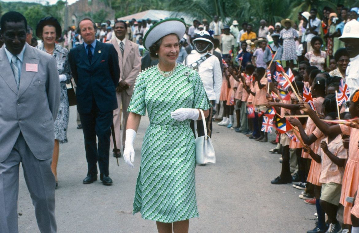 BARBADOS - NOVEMBER 01:  Queen Elizabeth ll is greeted by the public during a walkabout in Barbados on November 01, 1977 in Barbados. (Photo by Anwar Hussein/Getty Images)