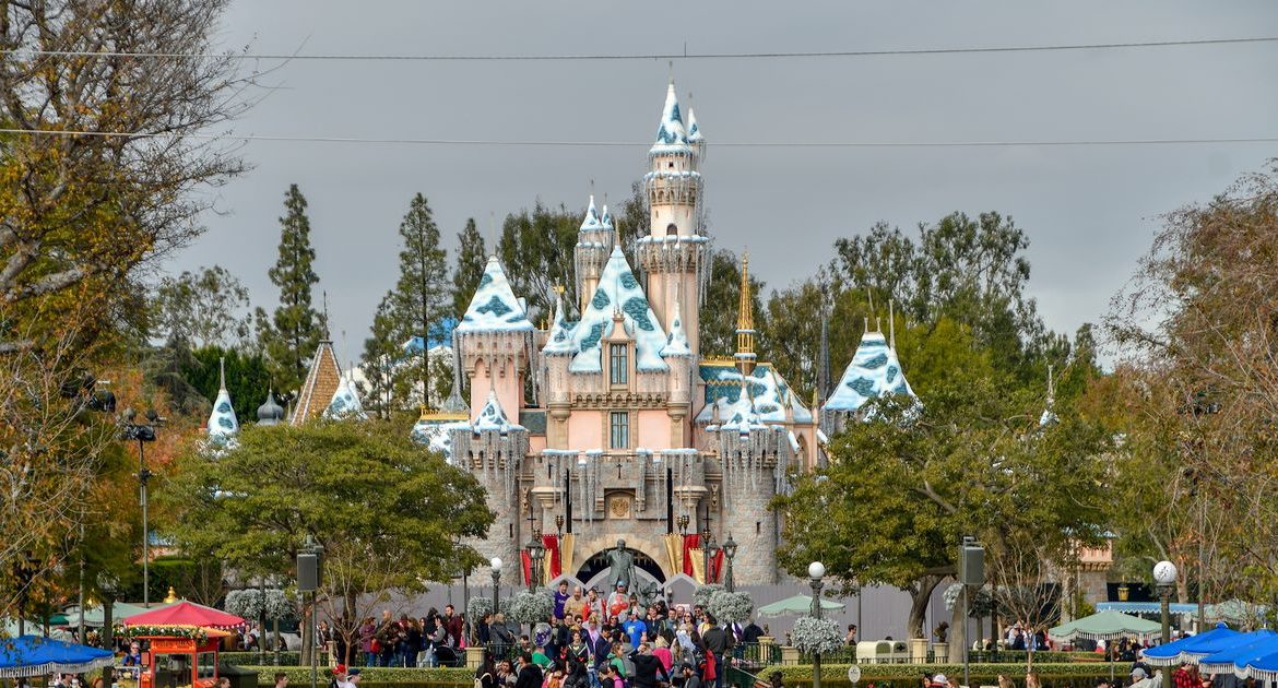 Disney shed 28,000 employees due to the Corona virus, which is wiping out its theme parks