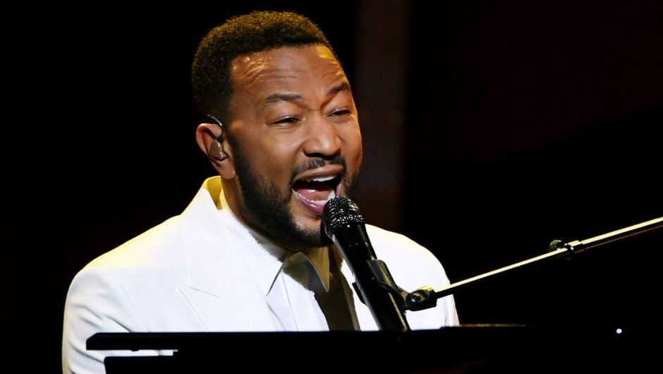 John Legend dedicates the emotional BBMA performance to Chrissy Teigen after losing the baby