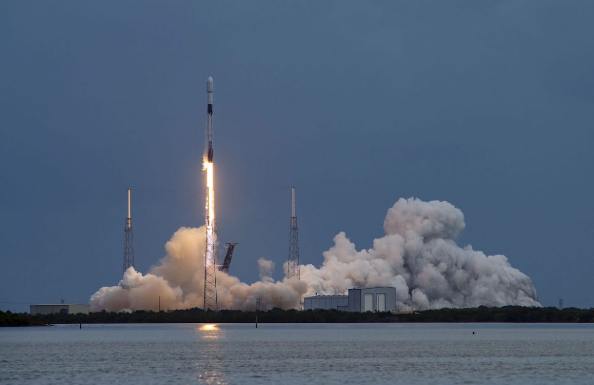 SpaceX adds 60 more satellites to its Starlink - Spaceflight Now network
