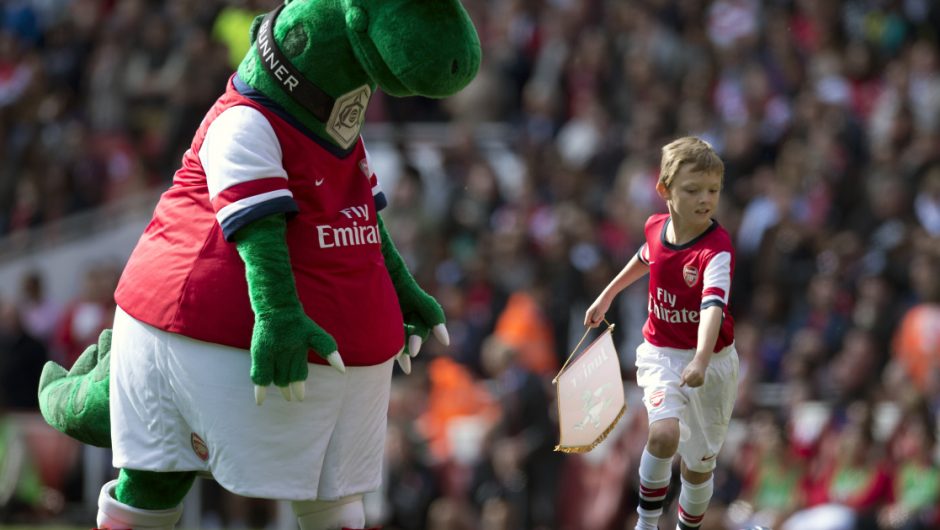 Mesut Ozil saves Arsenal’s mascot “Gunnersaurus” from extinction |  United kingdom