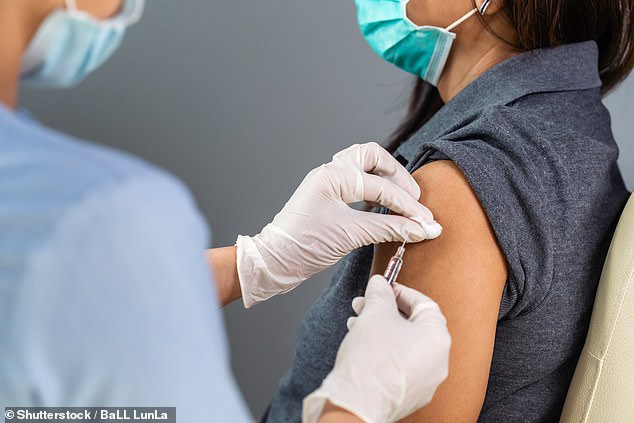 In a survey by the Daily Mail, nearly nine out of ten elderly people said they would receive the Covid vaccine, while only 7 per cent of respondents said they would not receive it under any circumstances.