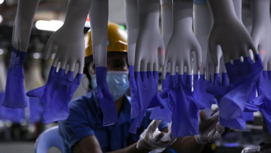 Covid-19: The world’s largest manufacturer of rubber gloves warns of rising prices after thousands of factory workers contracted the Corona virus news of the world