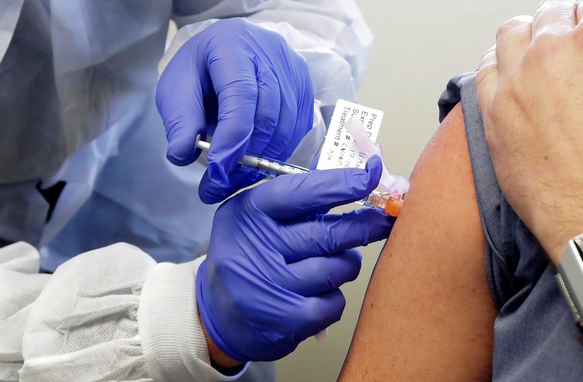Britain is raising stocks of vaccines and hopes to start injecting the virus in days