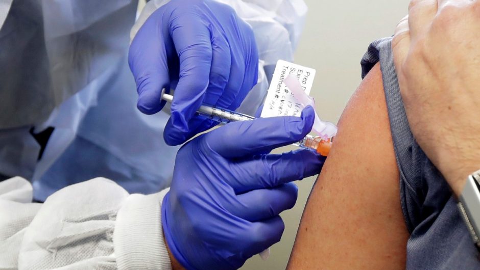 Britain is raising stocks of vaccines and hopes to start injecting the virus in days