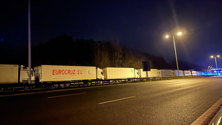 Trucks began to wait on the M20 highway between Folkestone and Dover.