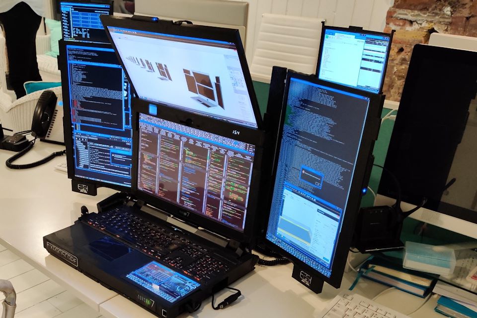 This laptop has seven screens, why not?