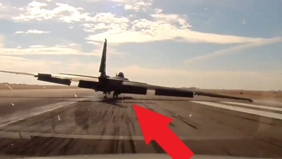 This is a close-up U-2 spy plane landing [Wideo]