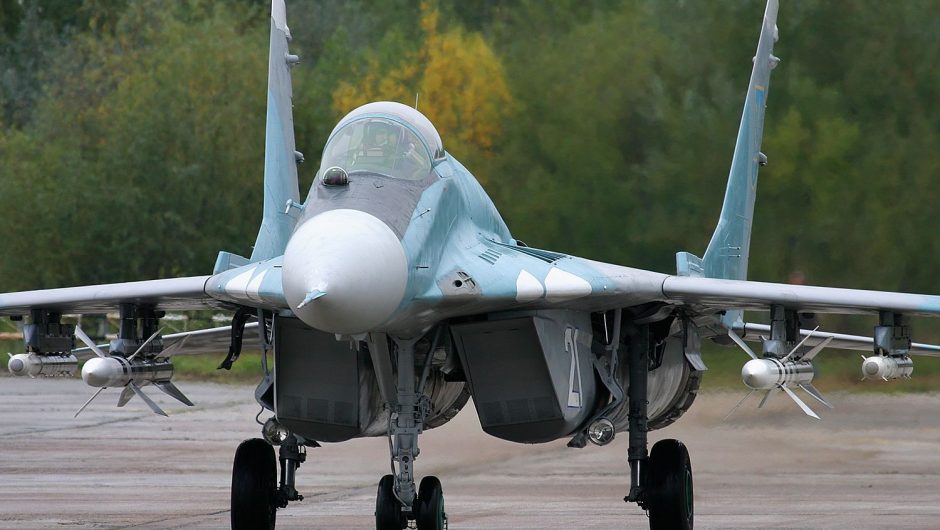 MiG-29 versus Volkswagen Touran.  The drunk captain ran a car in a Ukrainian plane