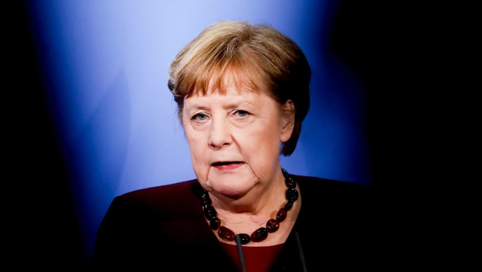 Quickly and without bureaucracy.  Merkel to help flood victims