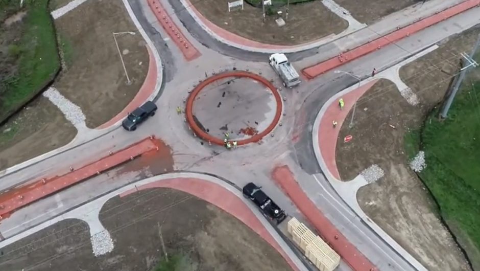 They built the first roundabout in this city.  Drivers completely crashed (video)