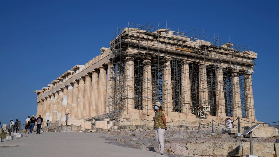 Controversial reconstruction of the Acropolis.  ‘The symbol of Greece is destroyed’