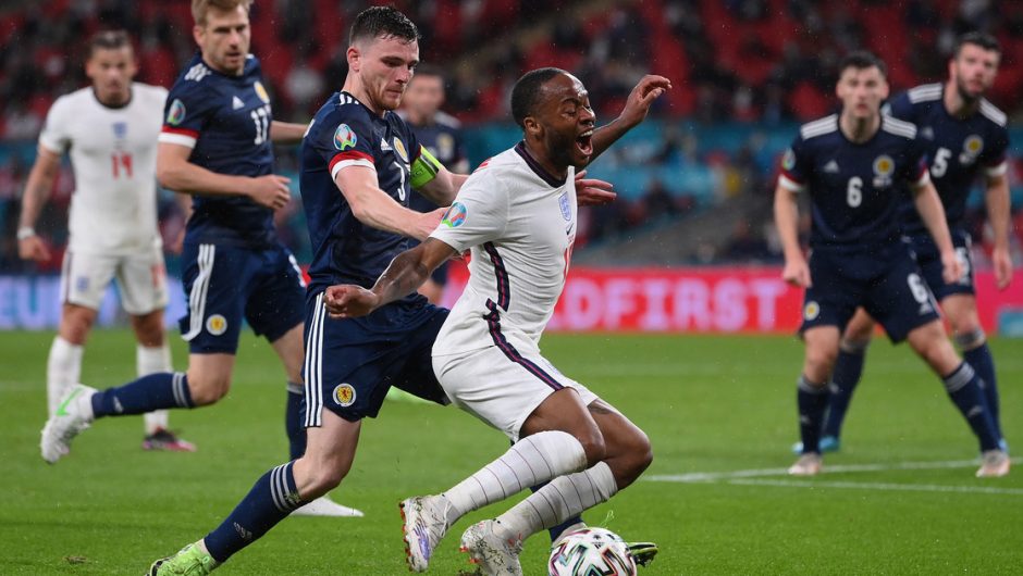 England – Scotland.  Should the English get a penalty?  controversy.  Euro 2020
