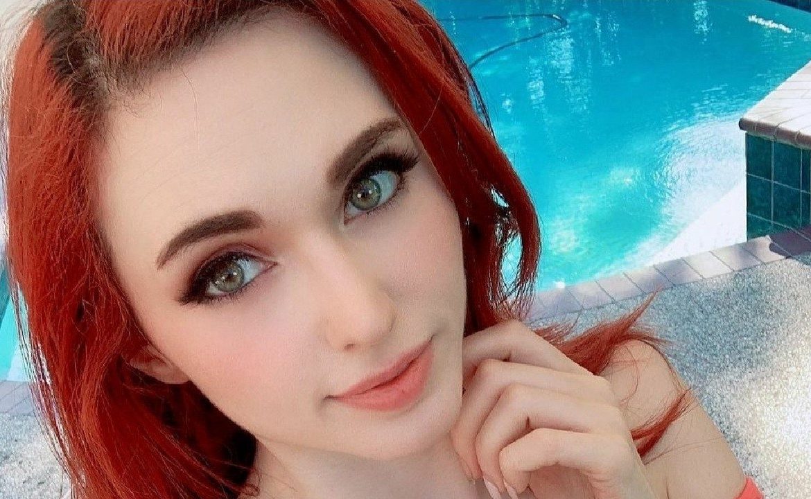 Twitch Bans Controversial Billiards Banners At Amouranth And Indiefoxx