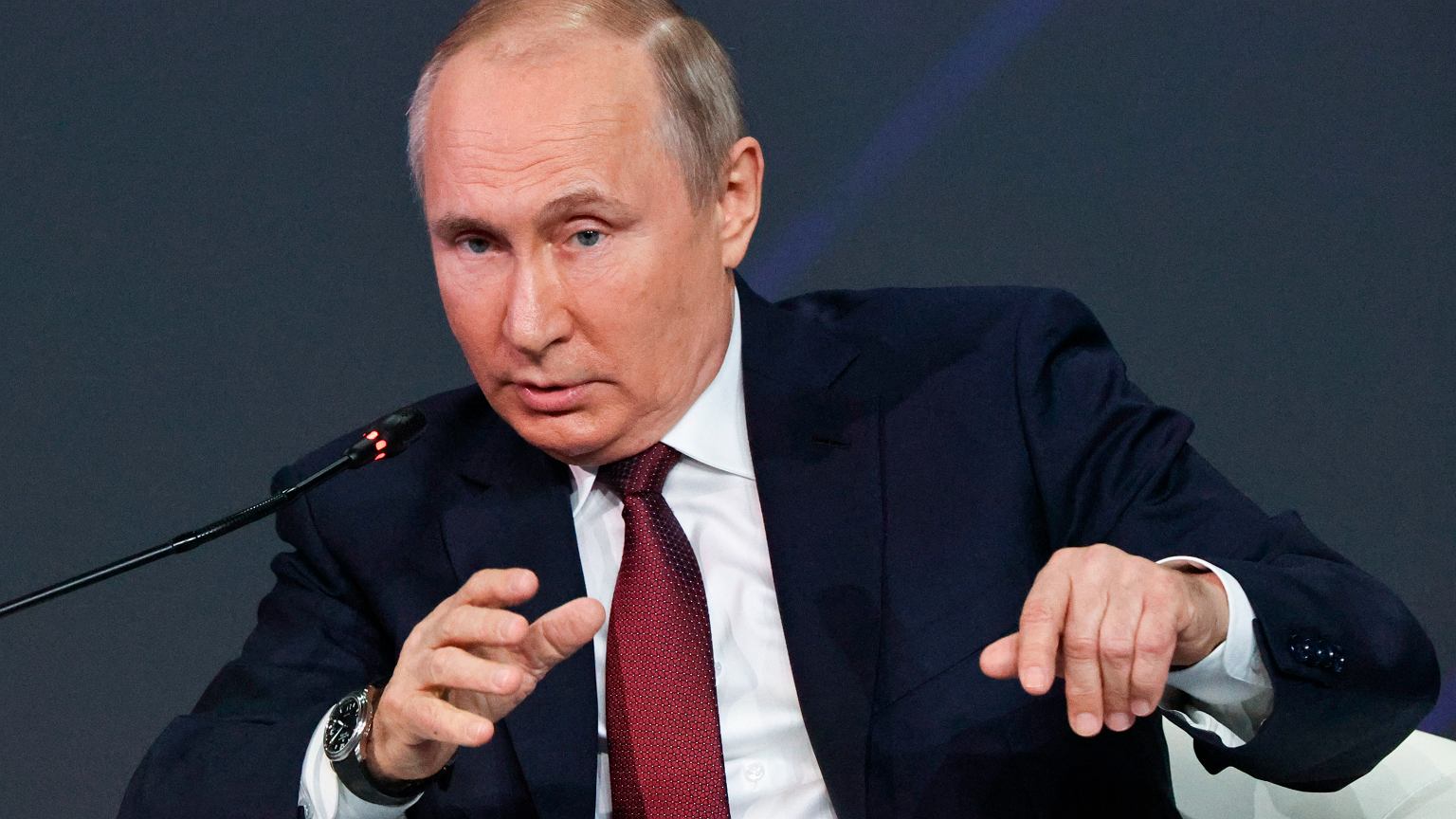 Nord Stream 2. Putin: The first thread is ready.  The gas pipeline will be completed by the end of the year.  Pictured, Russian President Vladimir Putin at the International Economic Forum in Saint Petersburg (June 4, 2021)
