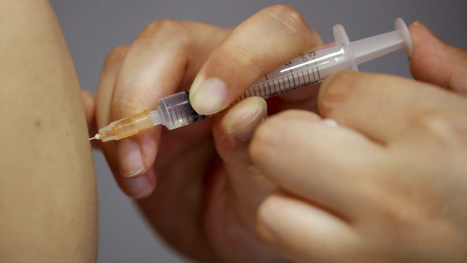The Spanish Minister gives the green light for the third dose of the vaccine