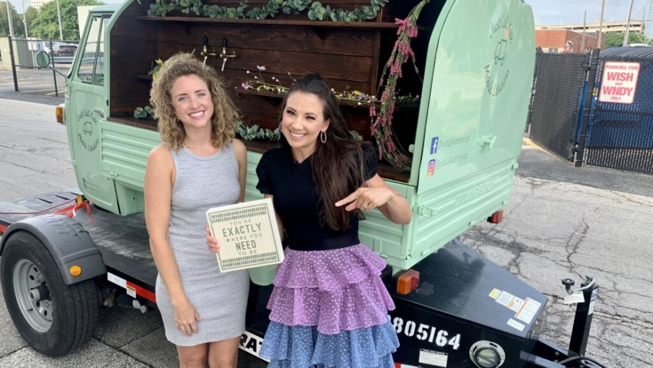 A woman offers a unique mobile bar experience in a rare Italian truck – WISH-TV |  News