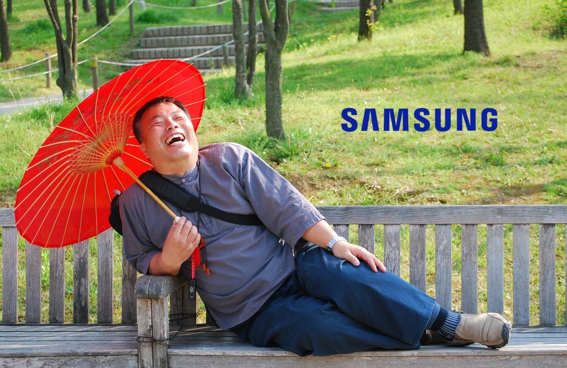 laughing śmiech mężczyzna Samsung logo