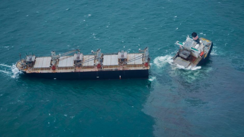 Japan.  The ship split into two parts.  Oil spill into the sea |  world News