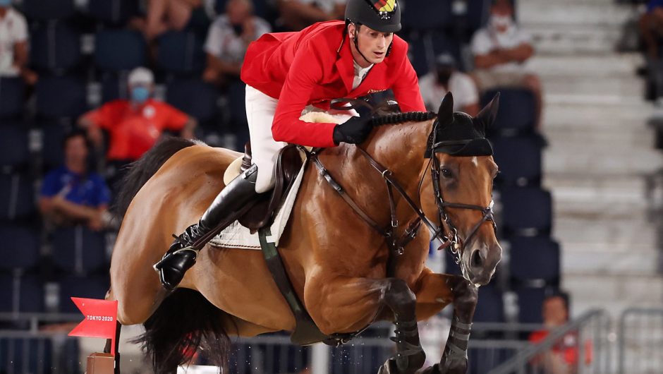 Tokyo 2020. Ten countries compete for medals in showjumping competition