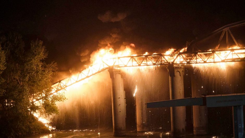 Italy.  A fire in Rome, the historic Ponte del Industria burned.  “Heart of Countries” |  world News