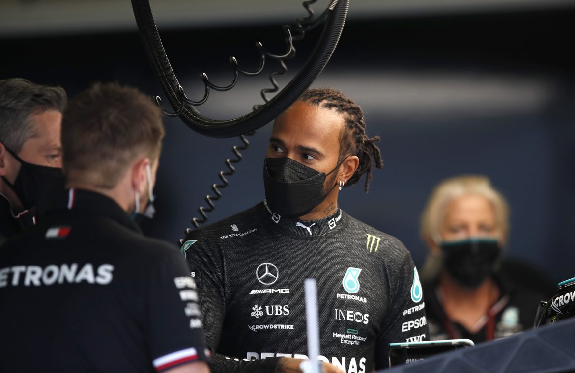 Lewis Hamilton apologized to the team after qualifying.  The unusual behavior of Mr.