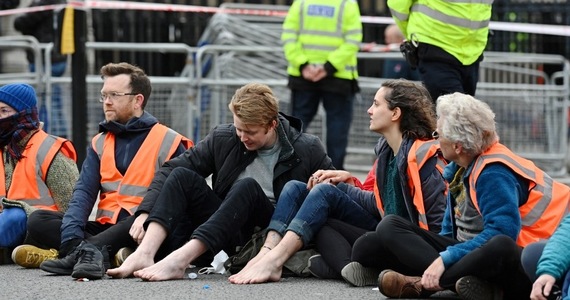 UK: Dozens of activists block the way to Parliament.  caught them
