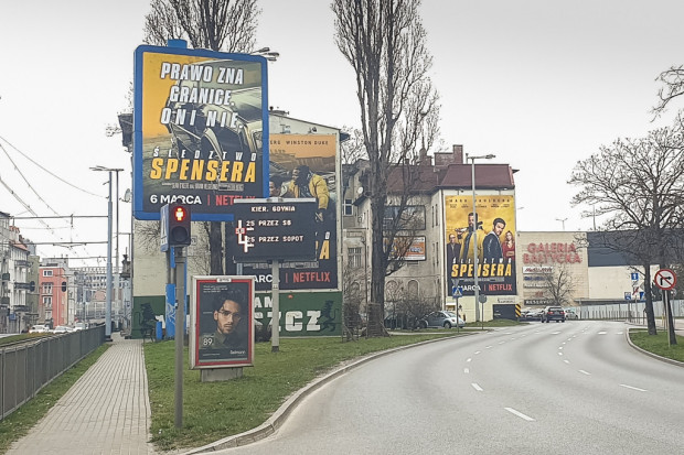 The officials explained that the purpose of the decision was not a complete ban on advertising, but rather the elimination of such phenomena as shown in the photo.  Until recently, this is how the island in Wrzeszcz looked, looking towards Oliwa.