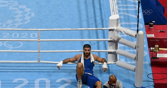 Tokyo 2020. Boxing.  Murad Aliyev protested after the lost battle by stripping