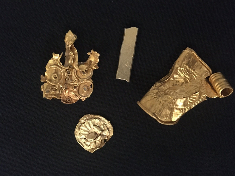 Part of the set are gold jewelry items