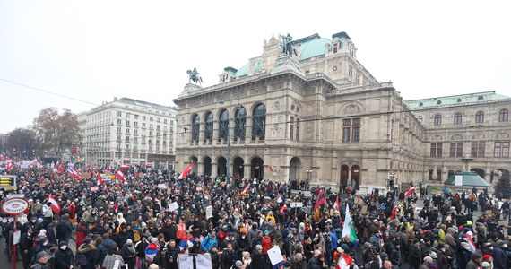 Austria: 40,000 anti-restriction demonstrations