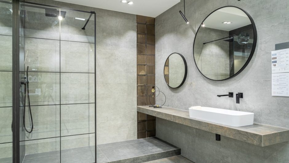 Discover ways to visually enlarge your bathroom!