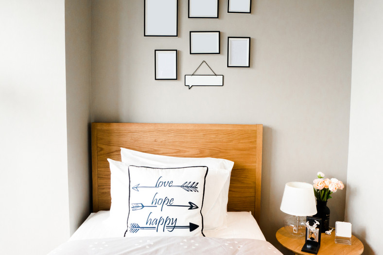 How to visually enlarge a small bedroom?  The simplest four ways