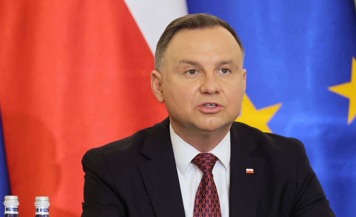 The President gave permission for soldiers from Estonia and Great Britain to remain in Poland