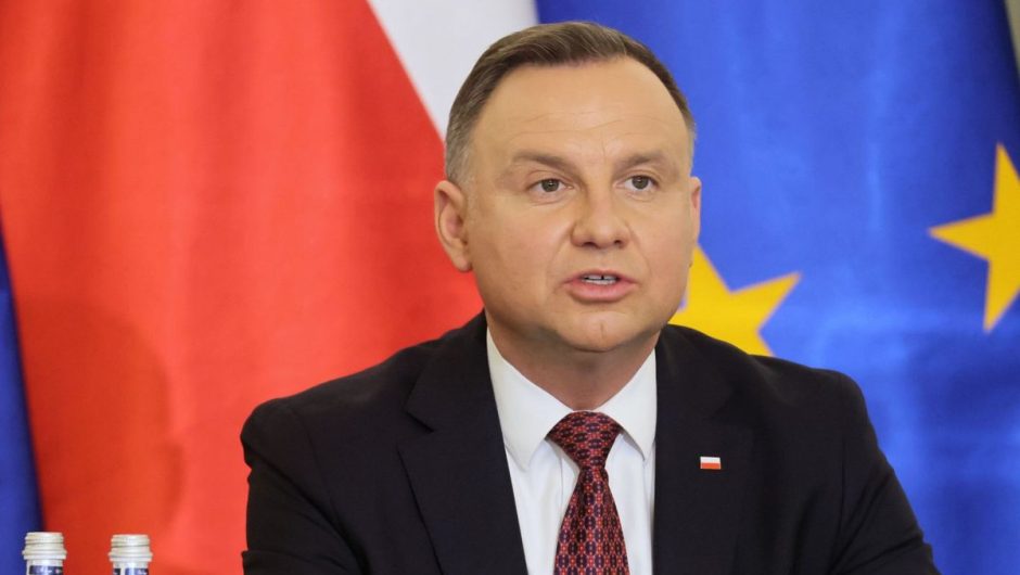 The President gave permission for soldiers from Estonia and Great Britain to remain in Poland