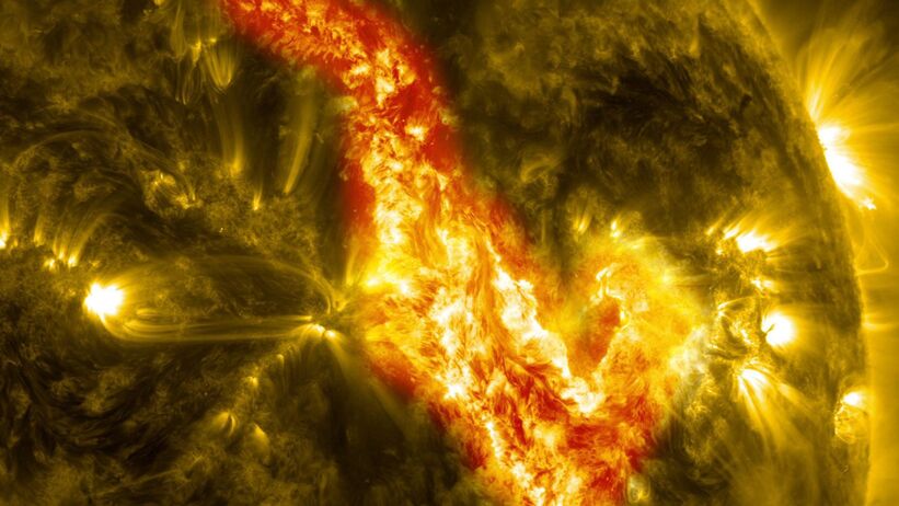 The eruption of a giant volcano in the sun observed by the solar orbit