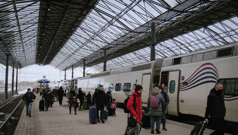 Some Russians are leaving the country to wait for the crisis to end