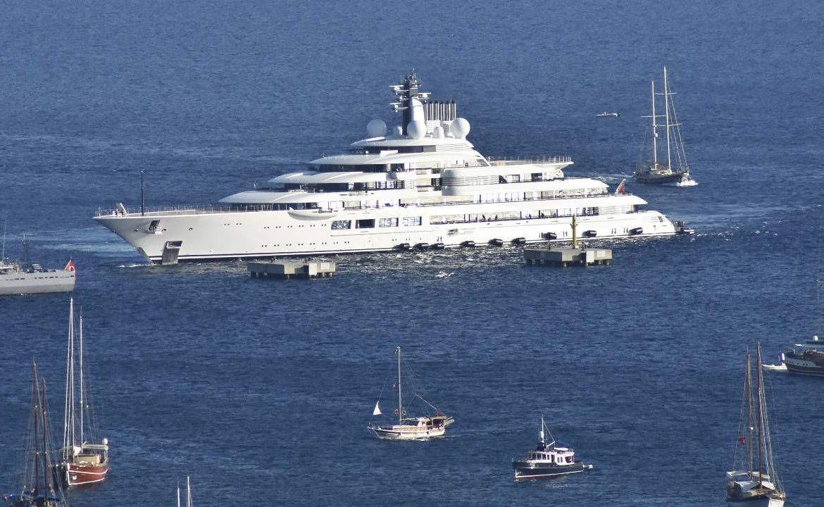 Jacht „Scheherazade” jest wart 700 mln dolarów (fot. Osman Uras/Anadolu Agency via Getty Images)
