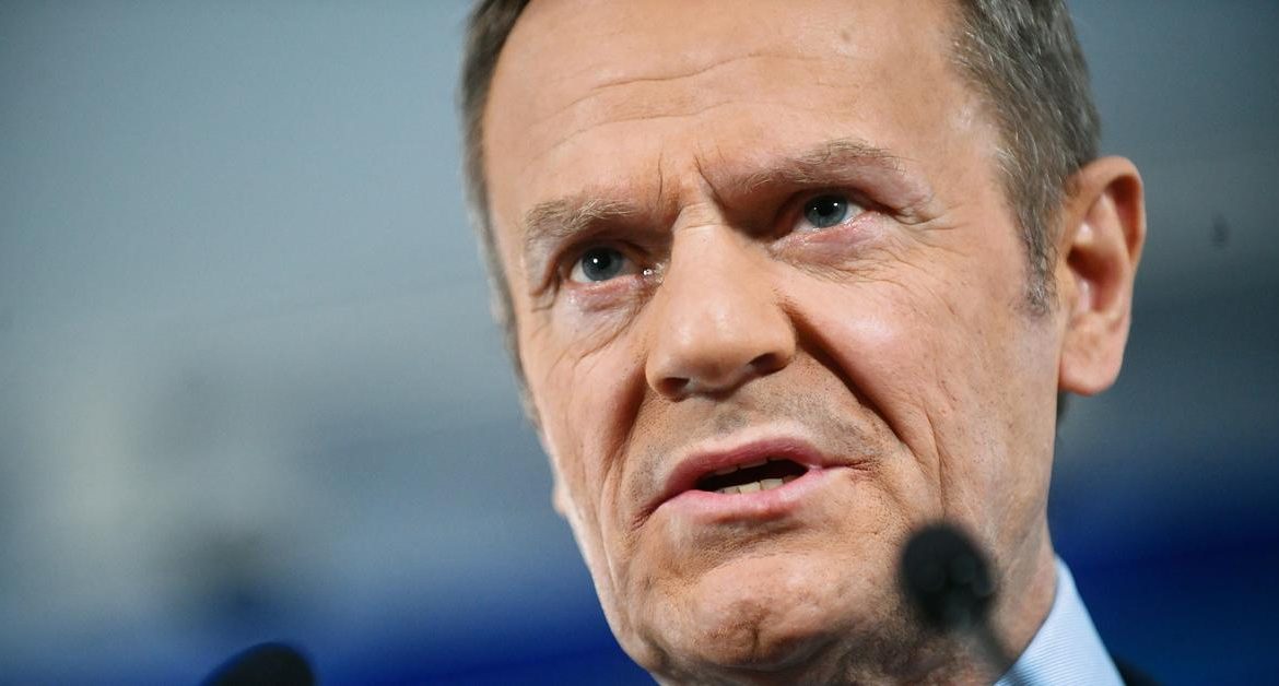 Tusk decided to cooperate with the government.  "I'll be embarrassed when they fail..."