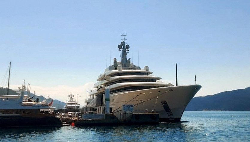 Abramovich owns five yachts worth nearly $1 billion