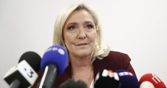 ​Liderka francuskiej radykalnej prawicy Marine Le Pen, która przeszła do drugiej tury wyborów prezydenckich, sprzeciwiła się sankcjom na surowce energetyczne z Rosji.