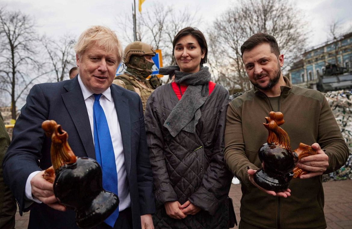 Boris Johnson returned to Kyiv by train, with a ceramic rooster.  'Valid signal' |  world News