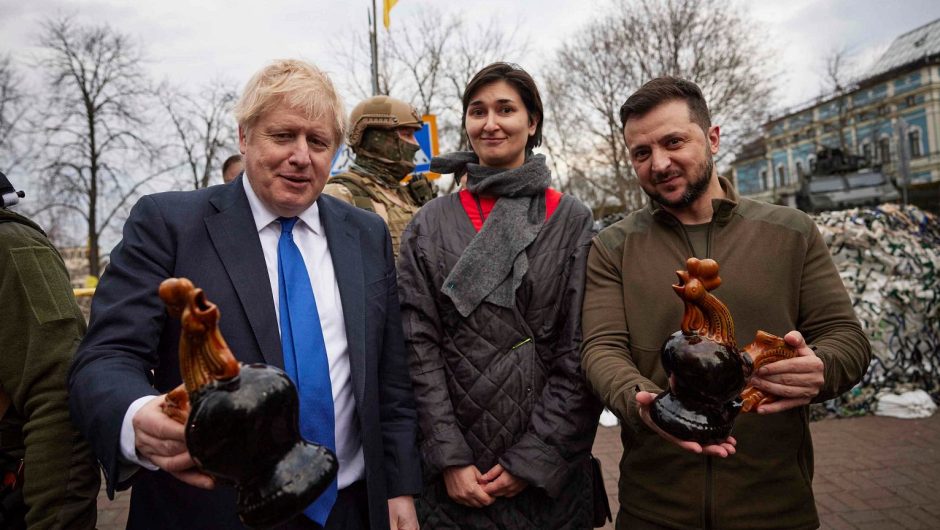 Boris Johnson returned to Kyiv by train, with a ceramic rooster.  ‘Valid signal’ |  world News