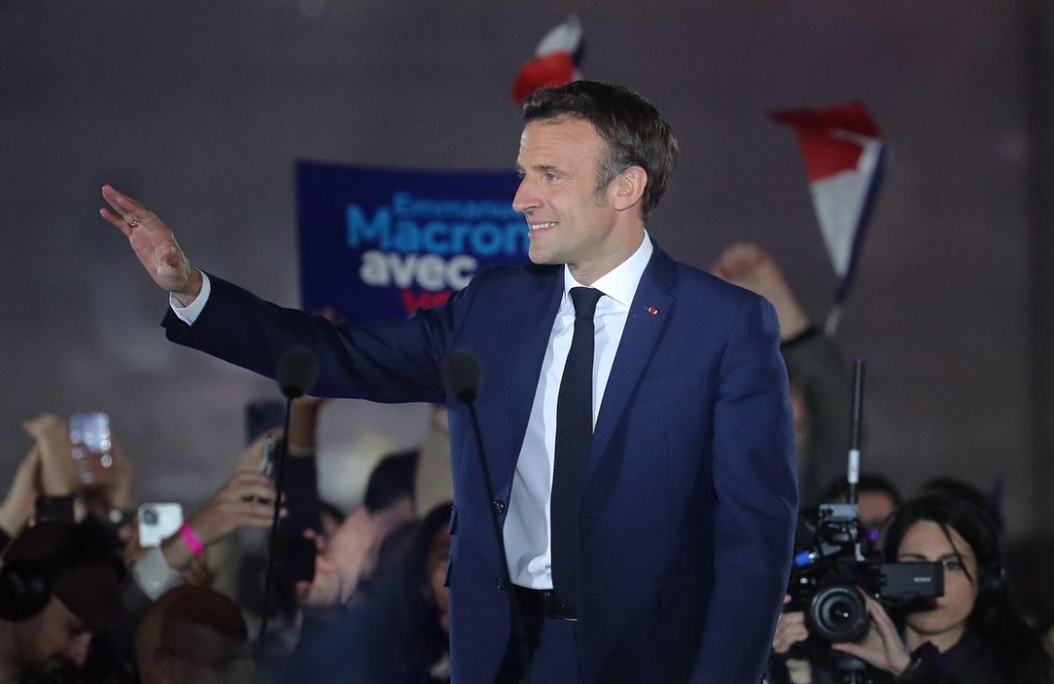 Emmanuel Macron wins elections in France.  Marine Le Pen with a better result than it was 5 years ago