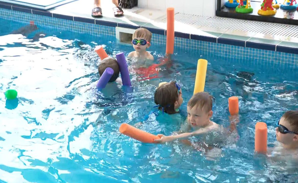 Learning to swim for kids - what are the benefits?  At what age do you start?