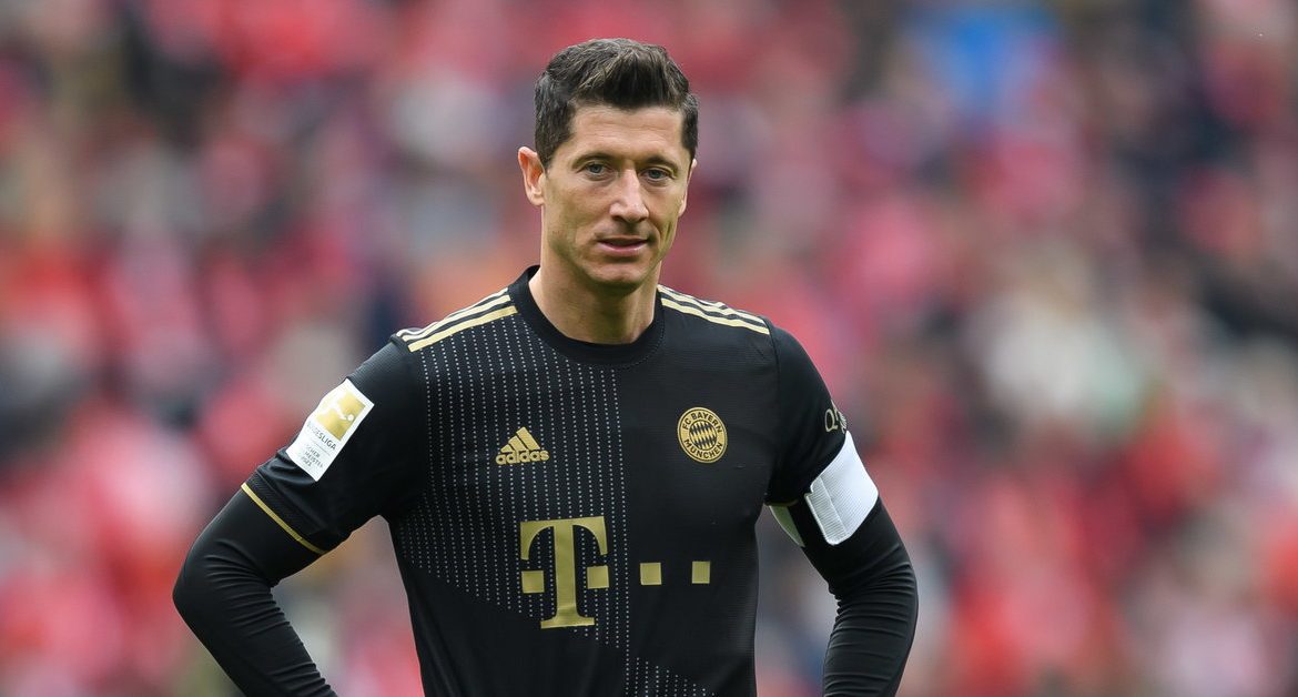 Lewandowski and his agent are claiming a transfer licence.  Bayern is still adamant
