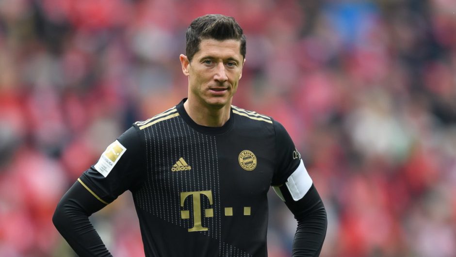 Lewandowski and his agent are claiming a transfer licence.  Bayern is still adamant