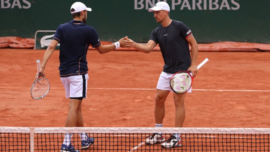 Two groups, one breakout.  The Pole will not play in the quarter-finals of Roland Garros