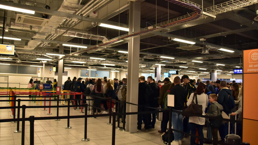Giant lines at UK airports.  Passengers show up to 6 hours.  before the flight