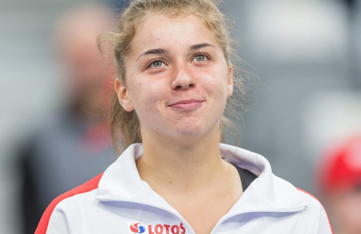 He defended the boycott and a second victory.  Maja Chwalińska more confident on the grass